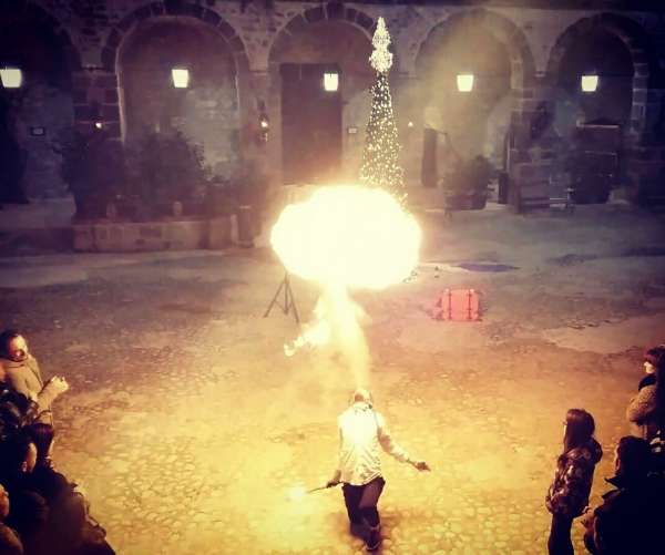 circo di strada sputa fuoco